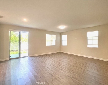 4013 N Highland Court - Photo Thumbnail 2