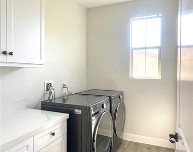 4013 N Highland Court - Photo Thumbnail 9