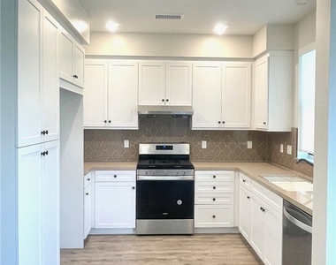 4013 N Highland Court - Photo Thumbnail 4