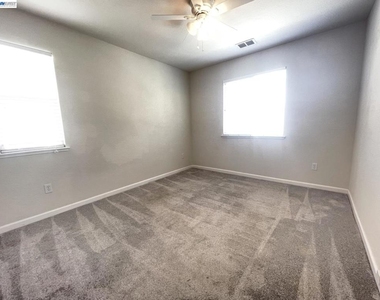1250 Picadilly Ln, - Photo Thumbnail 14
