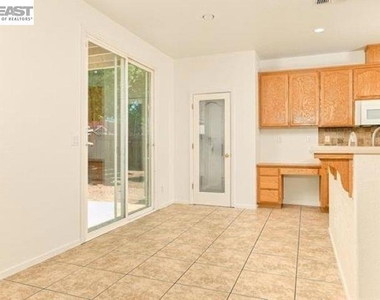 536 Pestana Ave - Photo Thumbnail 6