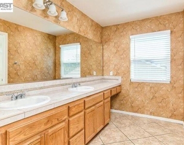 536 Pestana Ave - Photo Thumbnail 16