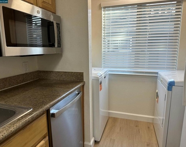 2195 Lakeview Cir - Photo Thumbnail 17