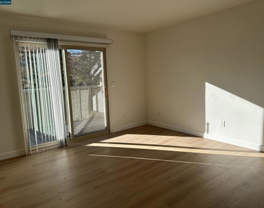 2195 Lakeview Cir - Photo Thumbnail 6