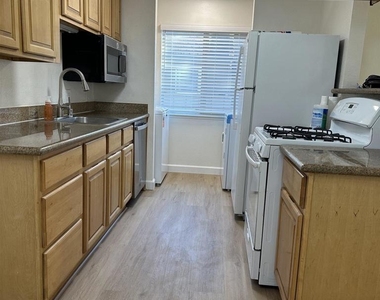 2195 Lakeview Cir - Photo Thumbnail 18