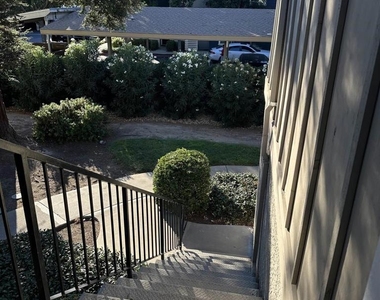 2195 Lakeview Cir - Photo Thumbnail 9
