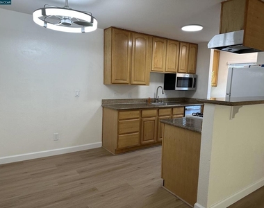 2195 Lakeview Cir - Photo Thumbnail 16
