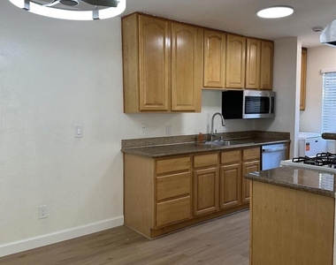 2195 Lakeview Cir - Photo Thumbnail 5