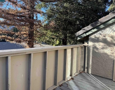 2195 Lakeview Cir - Photo Thumbnail 7