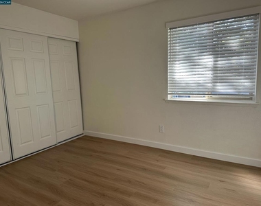 2195 Lakeview Cir - Photo Thumbnail 13
