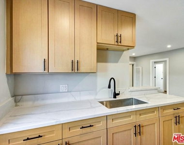 8415 Willis Avenue - Photo Thumbnail 12