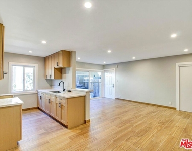 8415 Willis Avenue - Photo Thumbnail 10