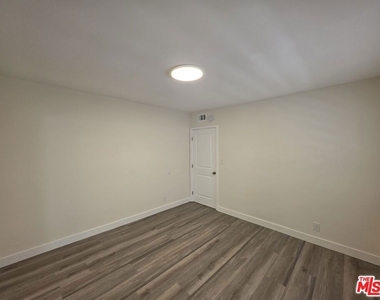 1760 S Bentley Avenue - Photo Thumbnail 35