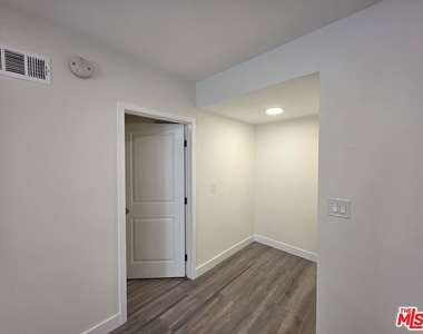 1760 S Bentley Avenue - Photo Thumbnail 52