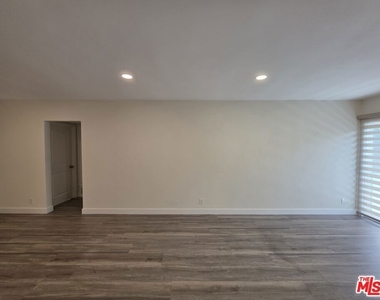 1760 S Bentley Avenue - Photo Thumbnail 47