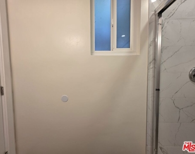 1760 S Bentley Avenue - Photo Thumbnail 44