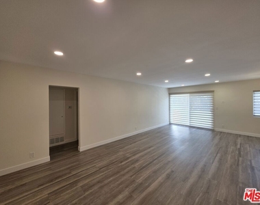 1760 S Bentley Avenue - Photo Thumbnail 48