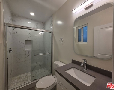 1760 S Bentley Avenue - Photo Thumbnail 39