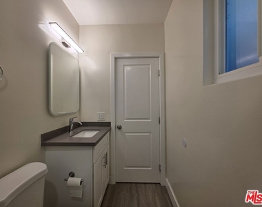1760 S Bentley Avenue - Photo Thumbnail 43