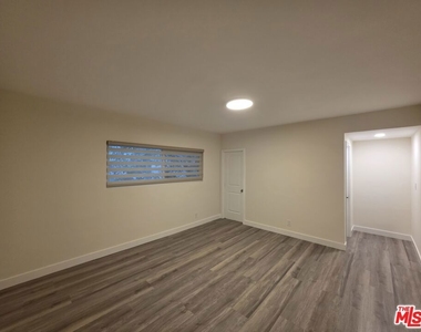 1760 S Bentley Avenue - Photo Thumbnail 15