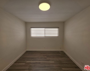 1760 S Bentley Avenue - Photo Thumbnail 24
