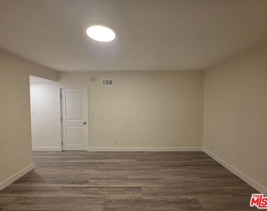 1760 S Bentley Avenue - Photo Thumbnail 18