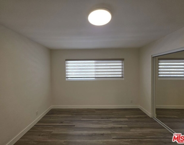 1760 S Bentley Avenue - Photo Thumbnail 32