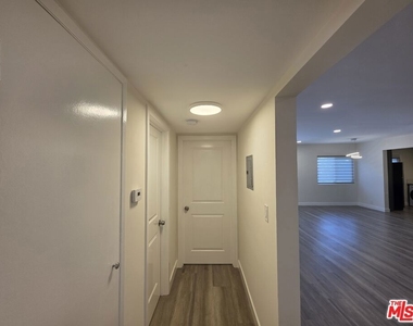 1760 S Bentley Avenue - Photo Thumbnail 21
