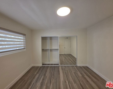 1760 S Bentley Avenue - Photo Thumbnail 38