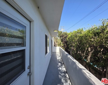 1760 S Bentley Avenue - Photo Thumbnail 13