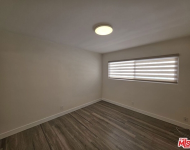 1760 S Bentley Avenue - Photo Thumbnail 23
