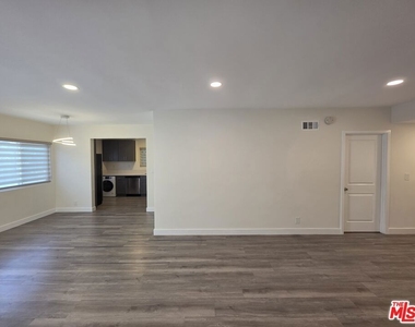 1760 S Bentley Avenue - Photo Thumbnail 3