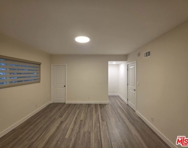 1760 S Bentley Avenue - Photo Thumbnail 16