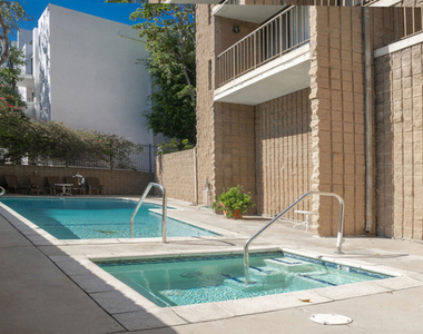10966 Rochester Avenue - Photo Thumbnail 15