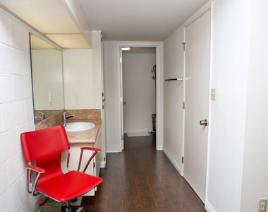 10966 Rochester Avenue - Photo Thumbnail 13