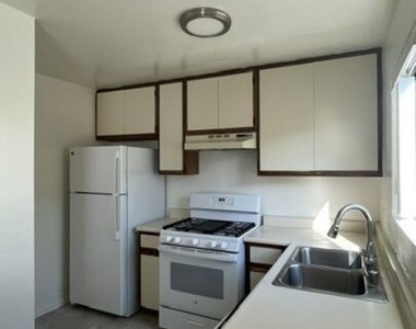 922 N Hudson Avenue - Photo Thumbnail 9