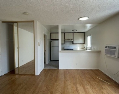922 N Hudson Avenue - Photo Thumbnail 8