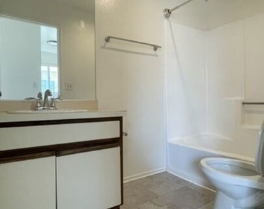 922 N Hudson Avenue - Photo Thumbnail 10