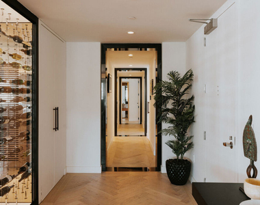 6250 Hollywood Boulevard - Photo Thumbnail 11