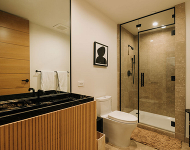 6250 Hollywood Boulevard - Photo Thumbnail 22