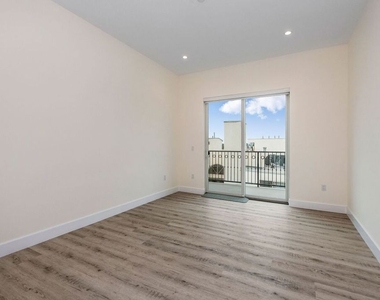 1237 S Holt Avenue - Photo Thumbnail 18