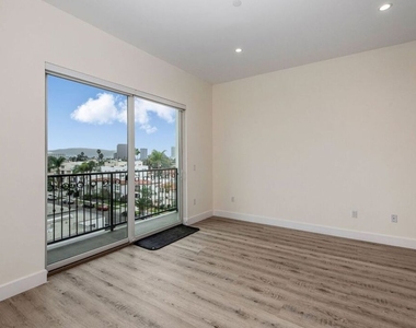 1237 S Holt Avenue - Photo Thumbnail 20