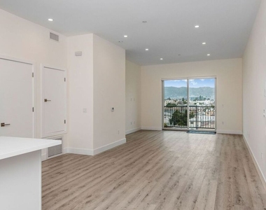 1237 S Holt Avenue - Photo Thumbnail 4