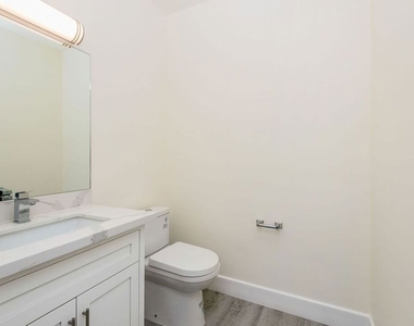 1237 S Holt Avenue - Photo Thumbnail 7
