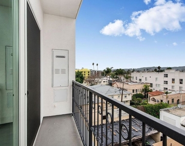 1237 S Holt Avenue - Photo Thumbnail 21