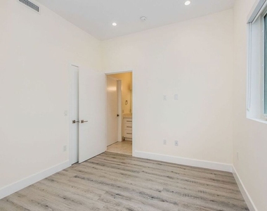1237 S Holt Avenue - Photo Thumbnail 9