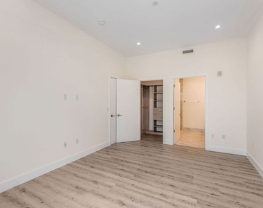 1237 S Holt Avenue - Photo Thumbnail 13
