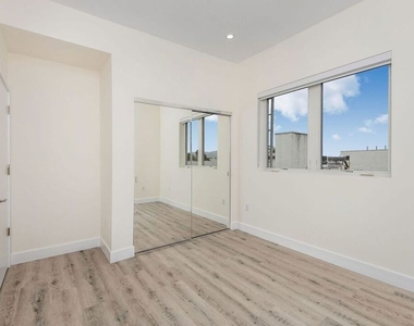 1237 S Holt Avenue - Photo Thumbnail 17