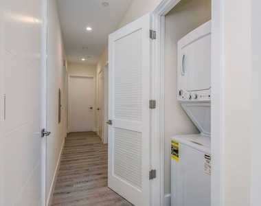 1237 S Holt Avenue - Photo Thumbnail 8