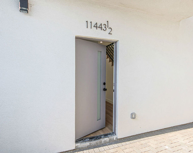 11443 1/2 Hatteras Street - Photo Thumbnail 3
